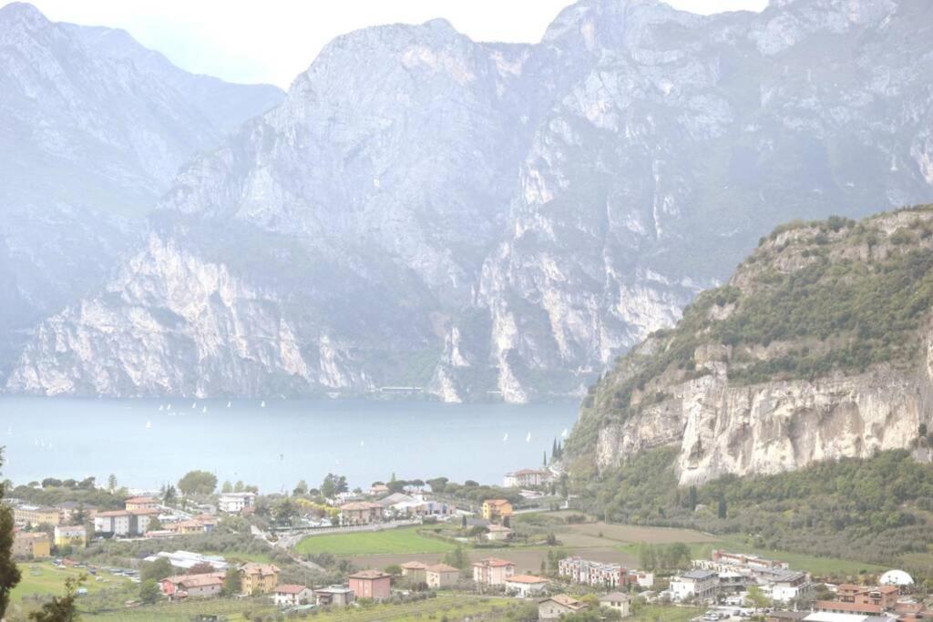 Appartamento Sunrise - Centro Storico N2 Riva del Garda Exterior foto