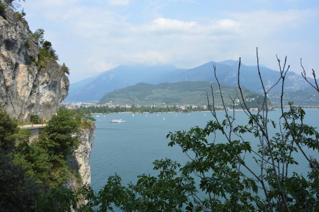 Appartamento Sunrise - Centro Storico N2 Riva del Garda Exterior foto
