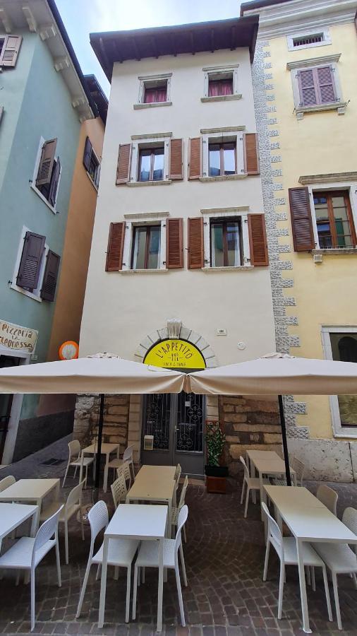 Appartamento Sunrise - Centro Storico N2 Riva del Garda Exterior foto